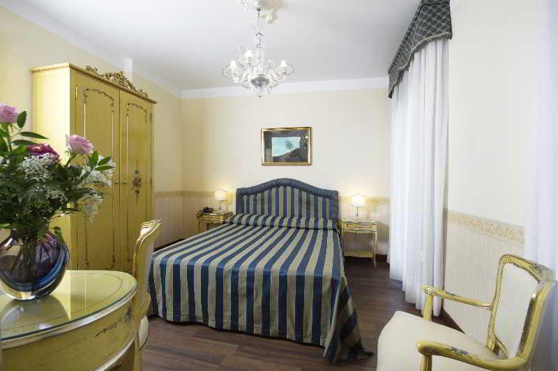 Hotel Villa Edera Lido di Venezia Kültér fotó