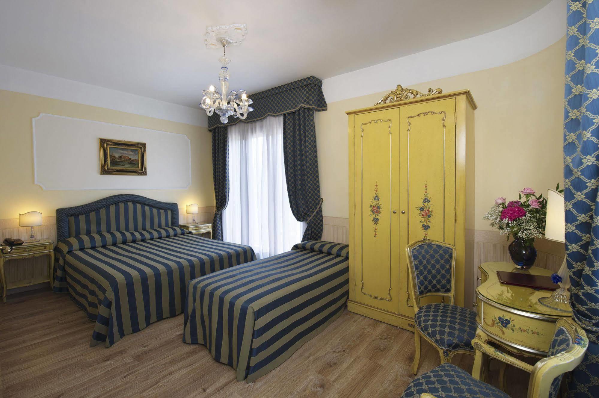Hotel Villa Edera Lido di Venezia Kültér fotó